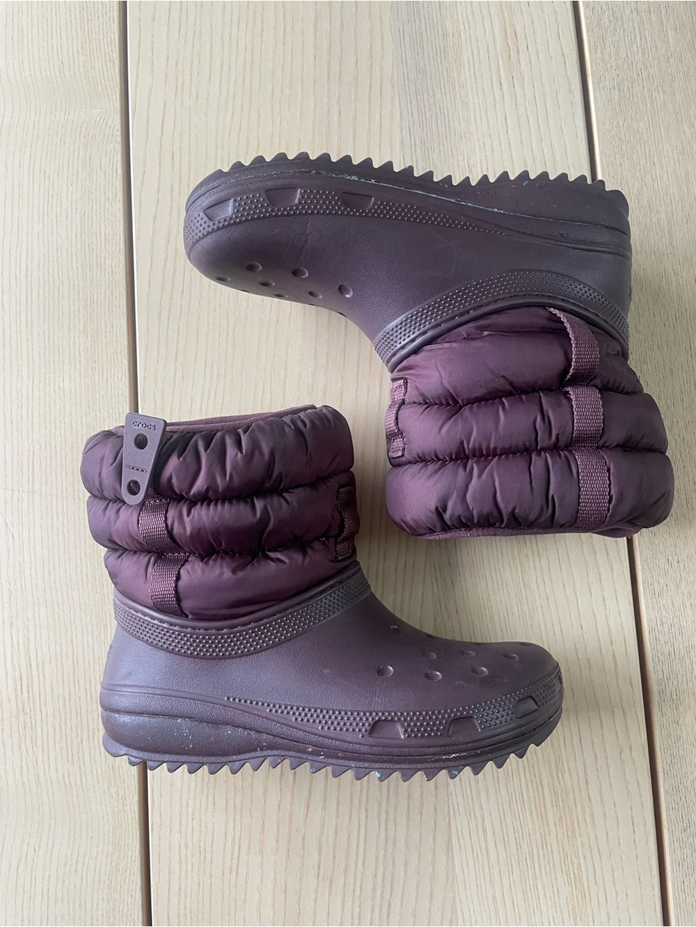 CROCS Classic Neo Puff boots size 6 Women's Plum Puffer Winter Boots